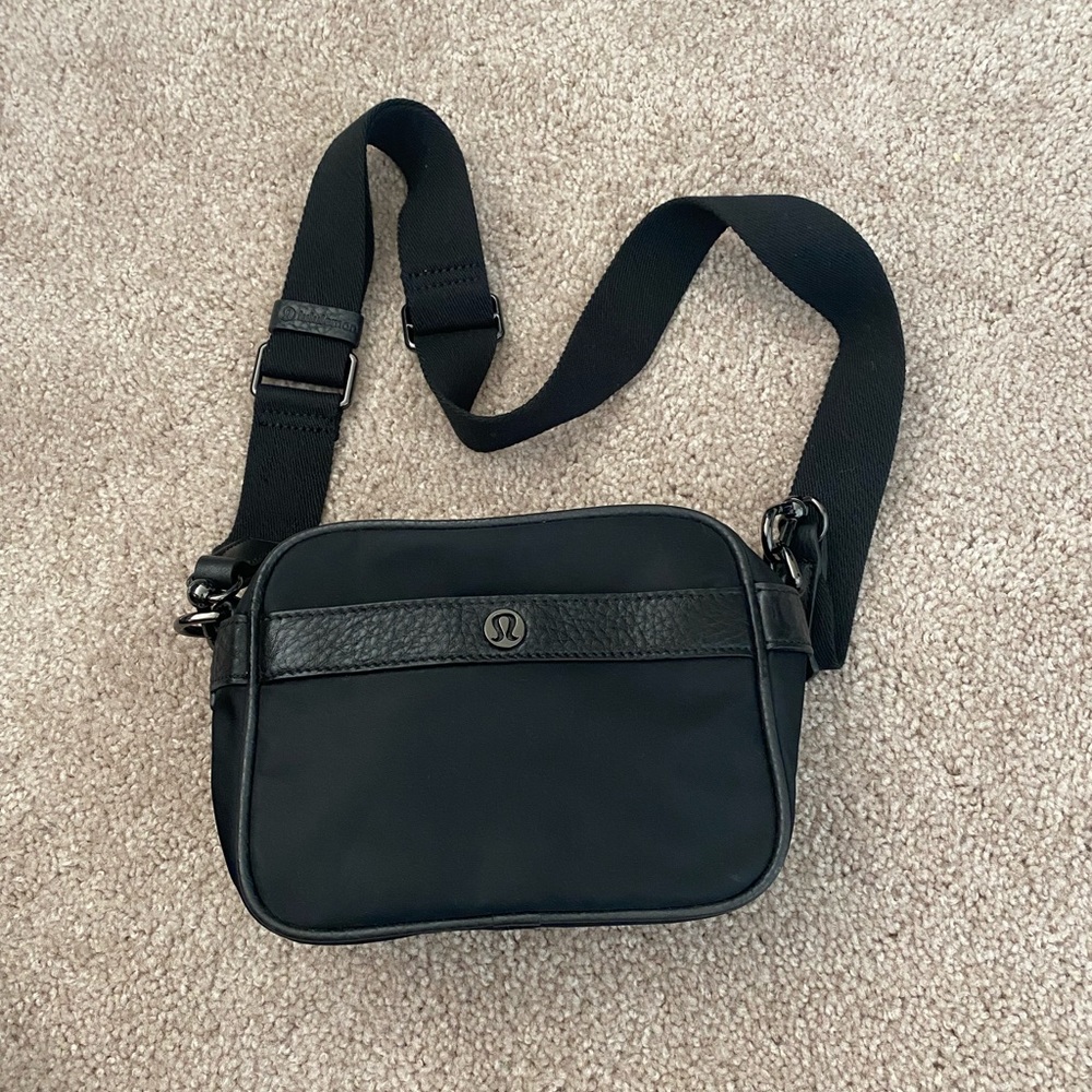 Lululemon Women’s Crossbody Bag